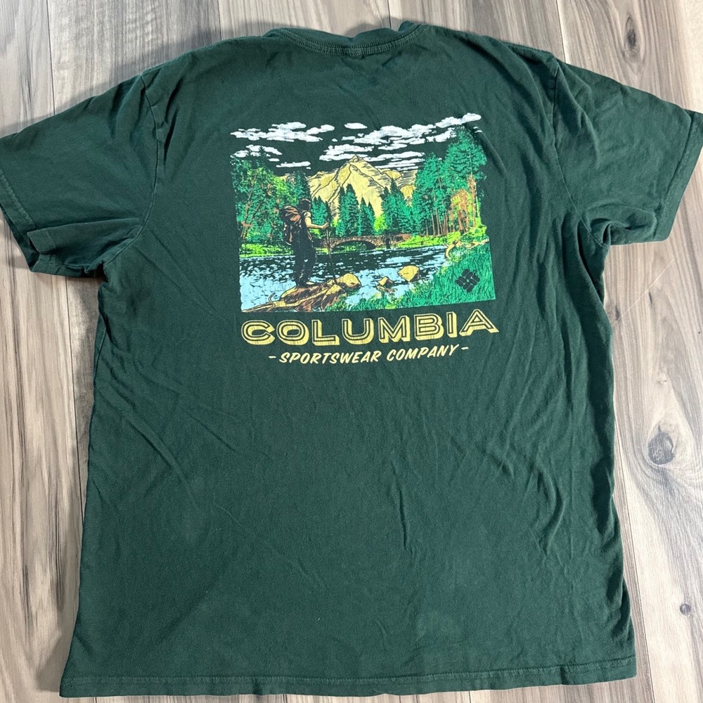 Columbia Sportswear Mens Large Green Graphic T-Shirt Hiker Mountain Nature Tee
